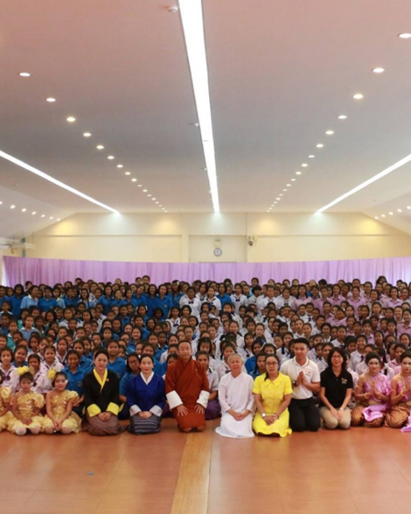 เอกอัครราชทูตประเทศภูฏานพร้อมภริยาเยี่ยมชมโรงเรียนธรรมจารินีวิทยา